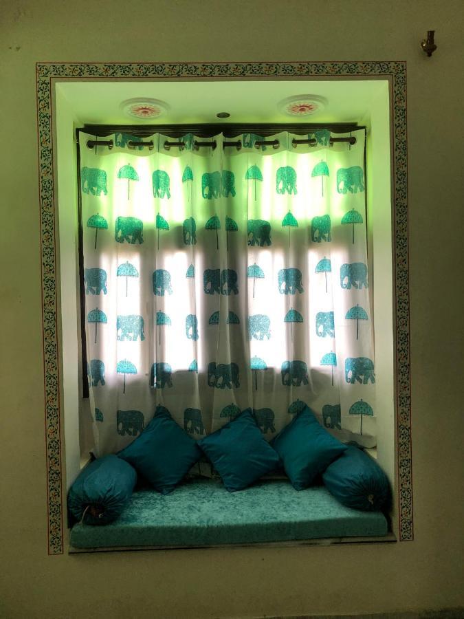 Whereabout Hostel Udaipur Ngoại thất bức ảnh