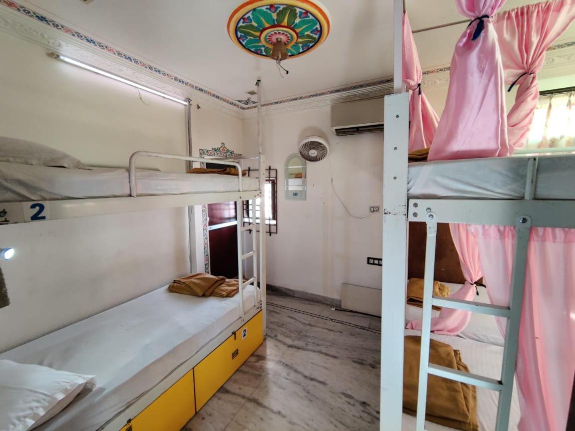 Whereabout Hostel Udaipur Ngoại thất bức ảnh