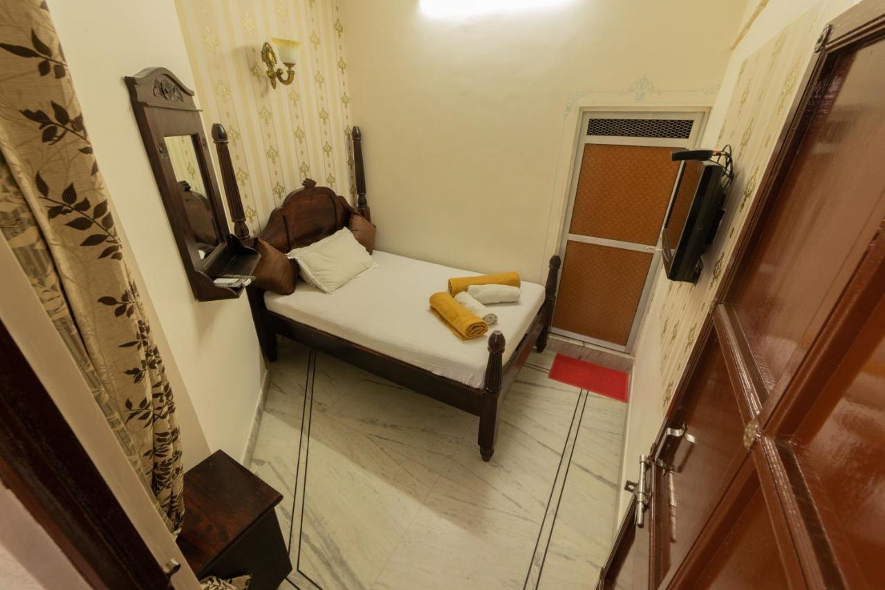Whereabout Hostel Udaipur Ngoại thất bức ảnh